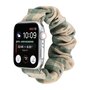 Elastisch scrunchie nylon bandje - Khaki / Groen - Geschikt voor Apple Watch 44mm / 45mm&nbsp;/ 46mm / 49mm