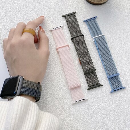 Nylon sport loop band - Lichtroze - Extra sterke klittenbandsluiting - Geschikt voor Apple Watch 38mm / 40mm / 41mm / 42mm